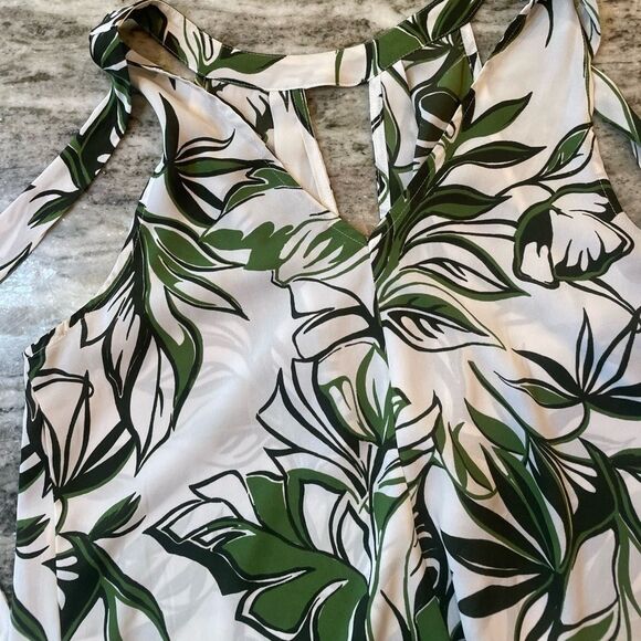 Women’s Sleeveless Blouse - Picture 3 of 3